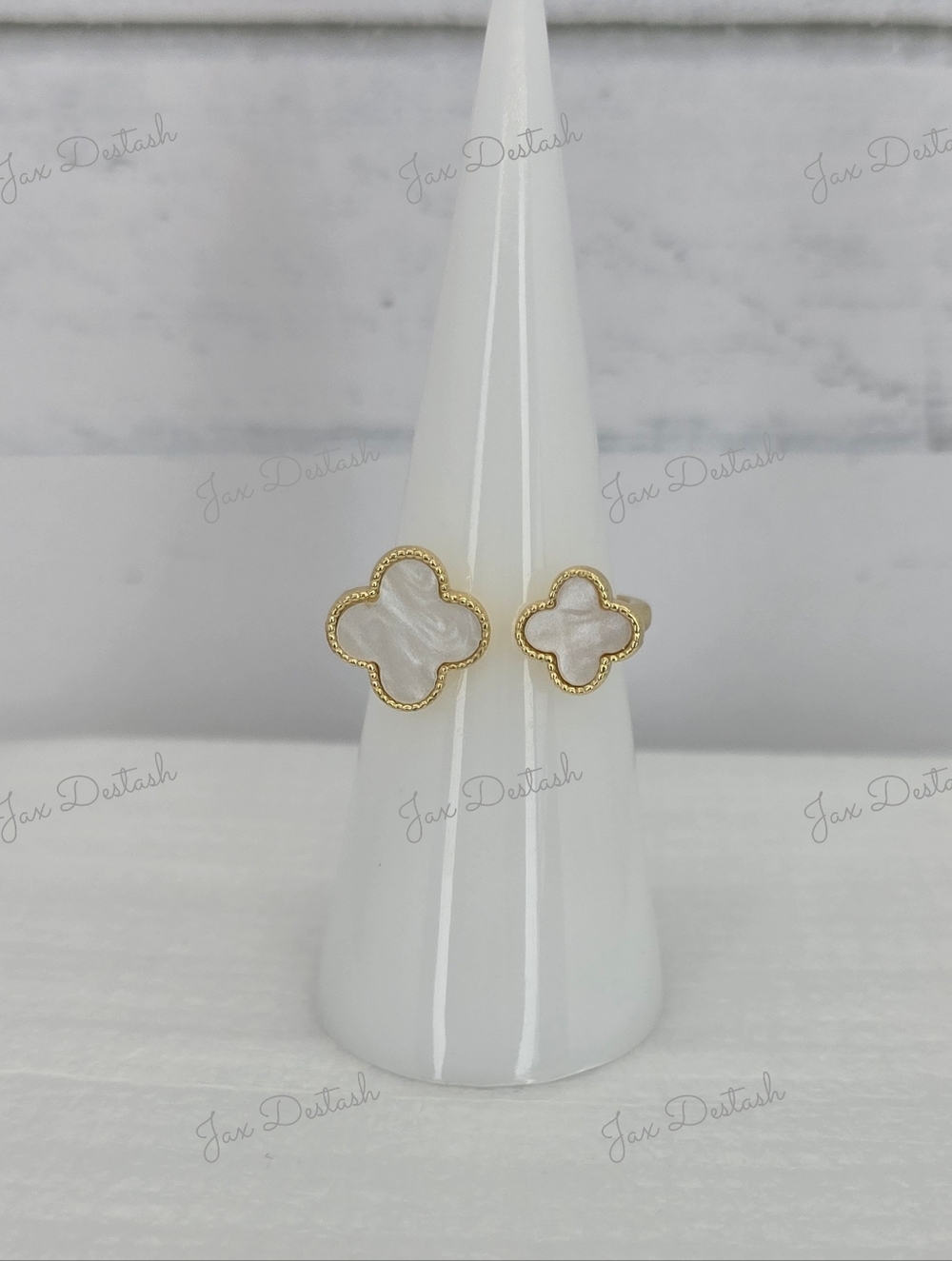 Gold Tone Diuble Clover with White Mother-of-Pearl Inlay Ring RG026